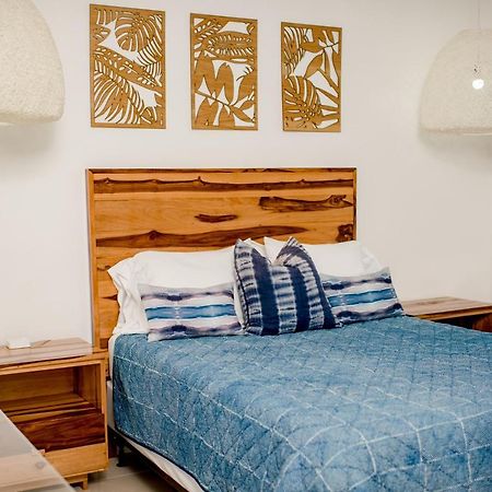 Whispering Seas Oceanfront Suite Ocho Rios Exterior foto