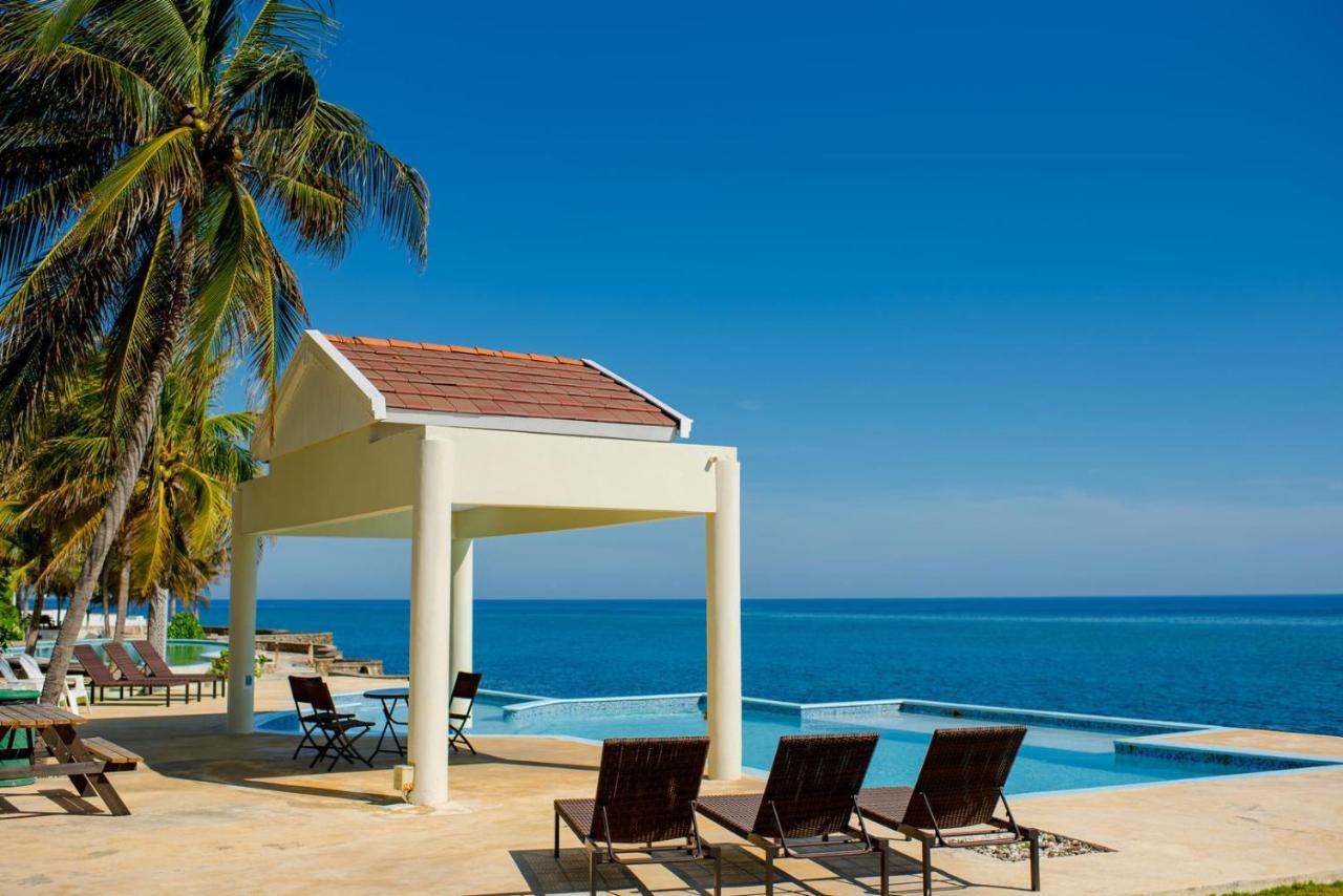 Whispering Seas Oceanfront Suite Ocho Rios Exterior foto