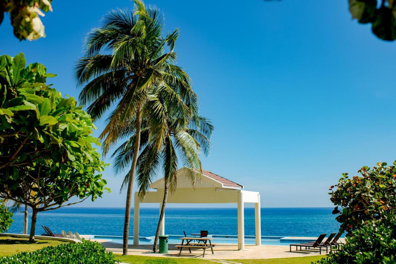 Whispering Seas Oceanfront Suite Ocho Rios Exterior foto
